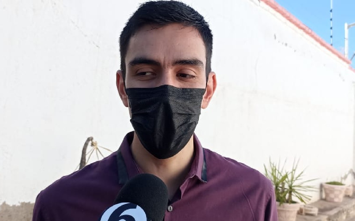 Standupero duranguense, busca hacer reír a la gente y que se olviden de sus problemas