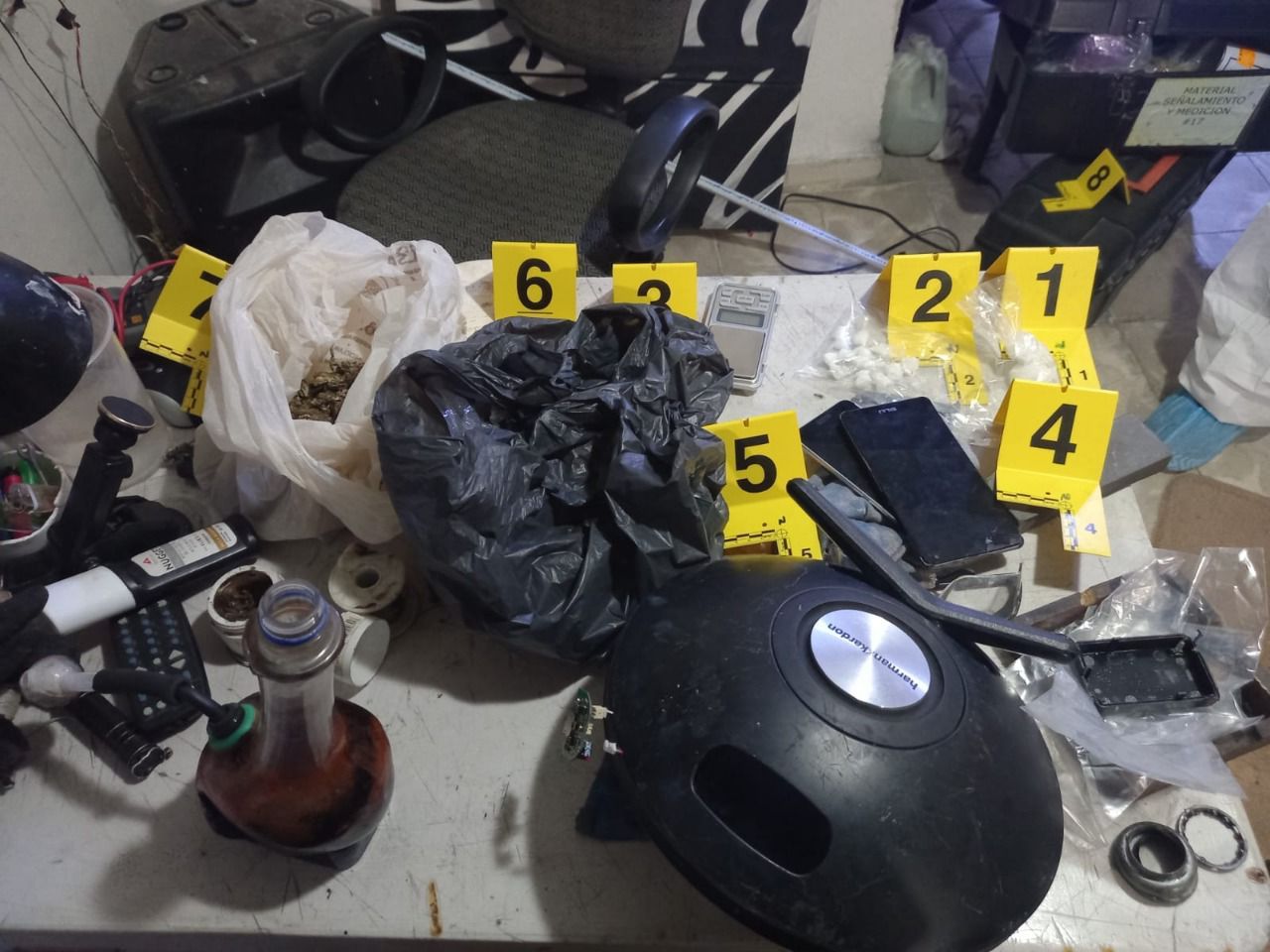 Telediario Media Elementos de la AEI realizan cinco cateos de manera simultánea en Apodaca y Escobedo
Telediario Media Elementos de la AEI realizan cinco cateos de manera simultánea en Apodaca y Escobedo