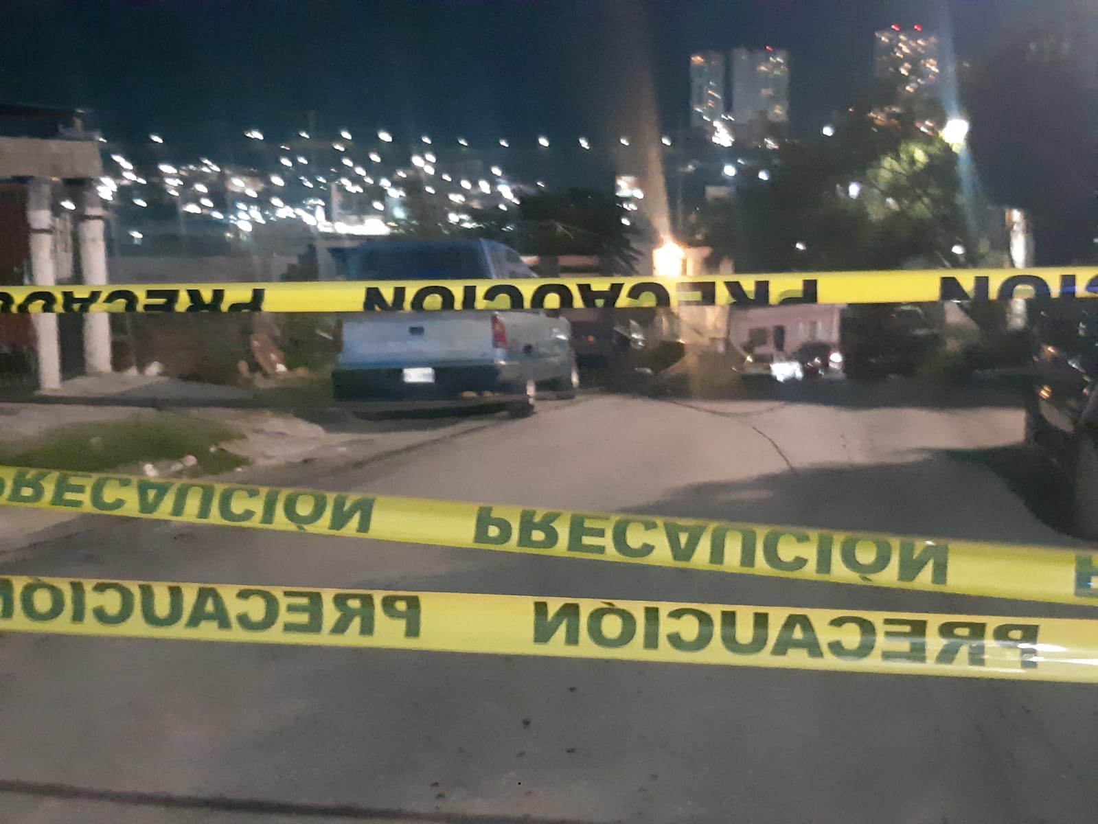 Habitantes de Monterrey temen por su seguridad debido a un poste caído