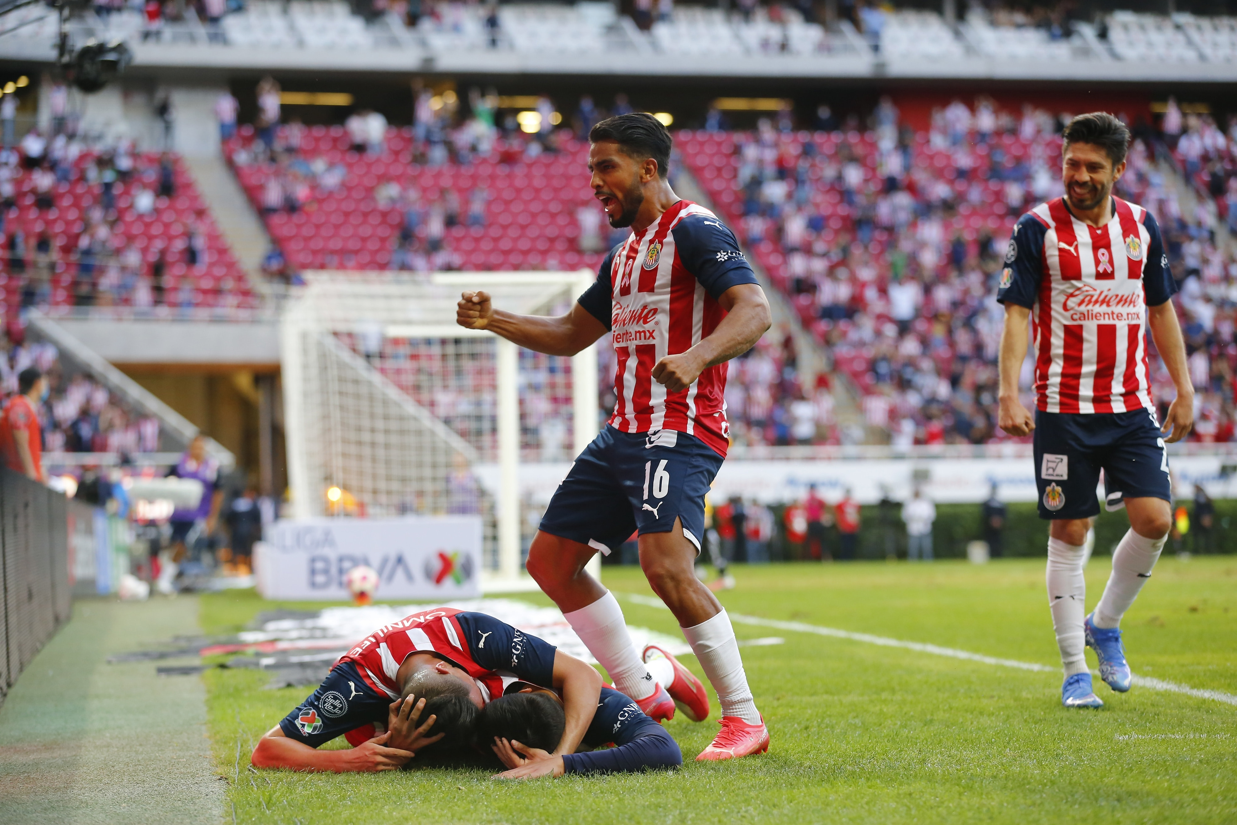 Chivas logra primer triunfo con Marcelo Leaño