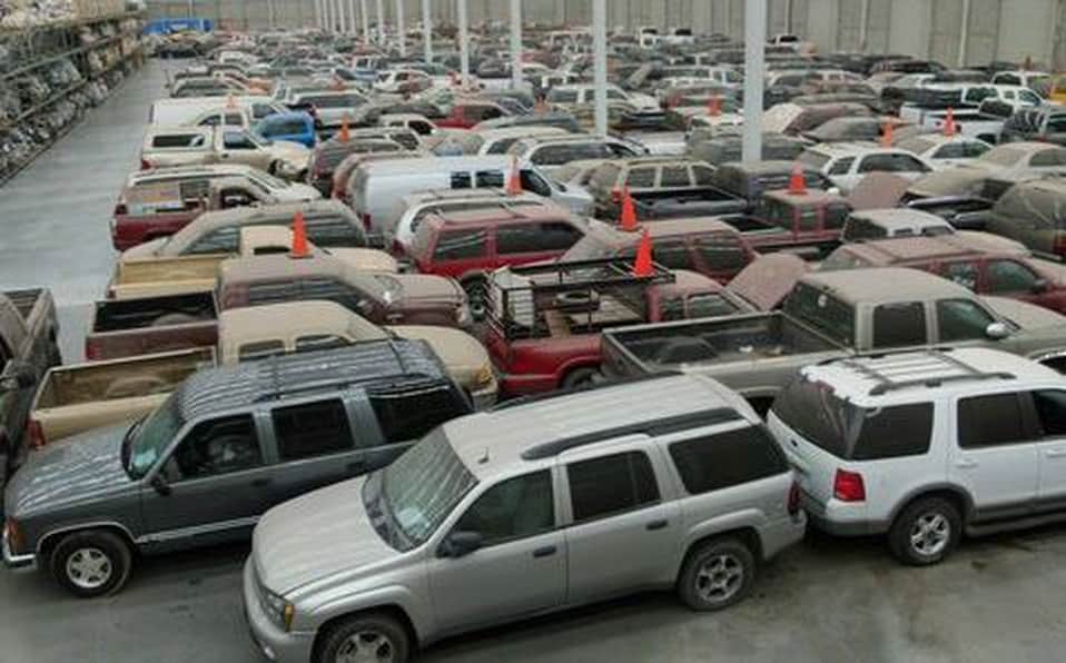¿Qué son los 'autos chocolate' y por qué AMLO quiere regularizarlos?