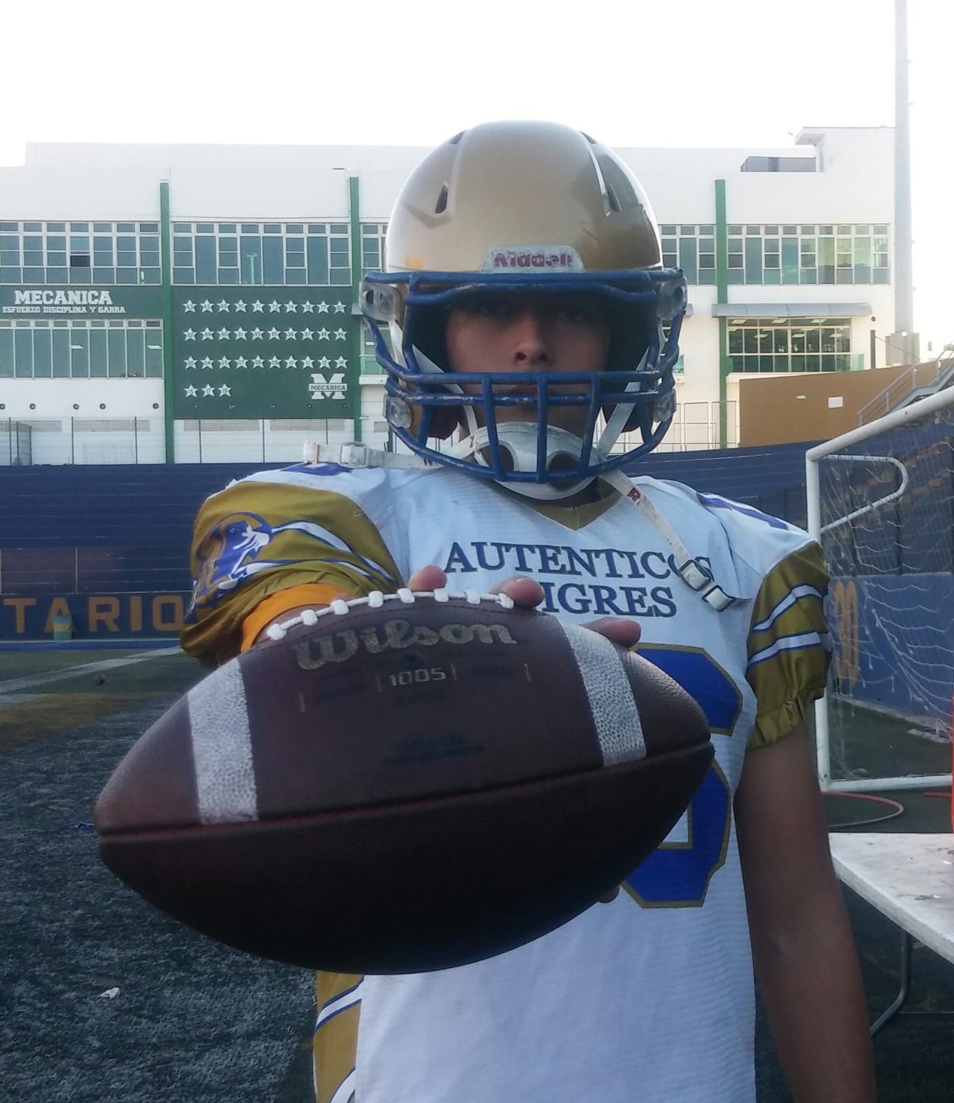 Entrena Auténticos equipado