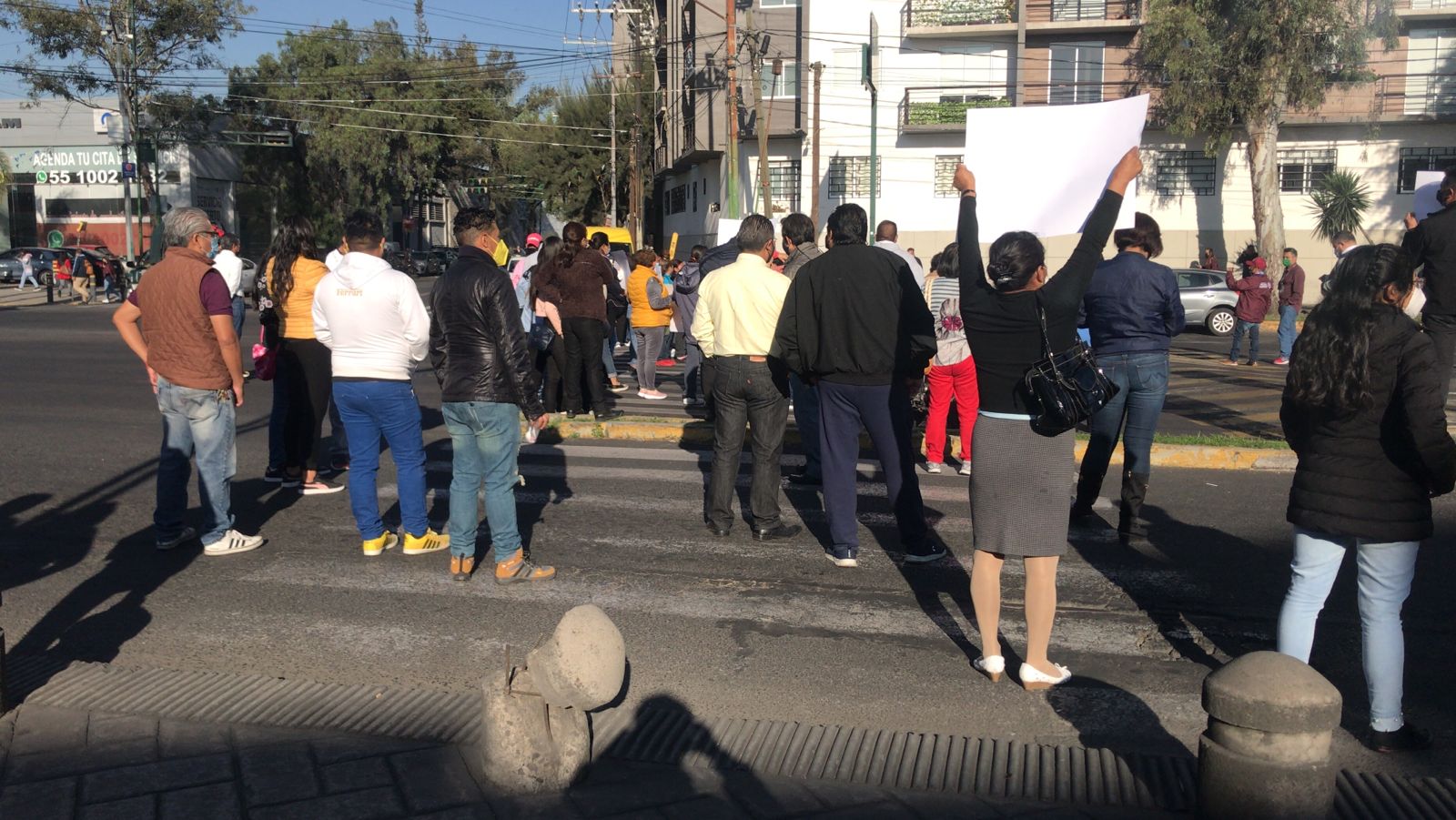 Vecinos de la Gustavo A. Madero exigen apertura de clínica de la mujer; bloquean Eje 5 Norte
