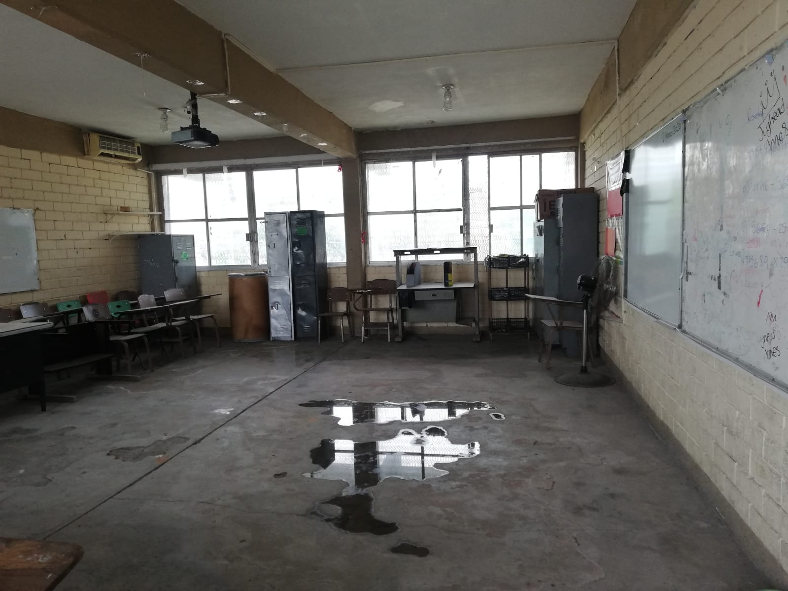 Pese a millonaria inversión, primaria en San Bernabé luce con severos daños y deterioro