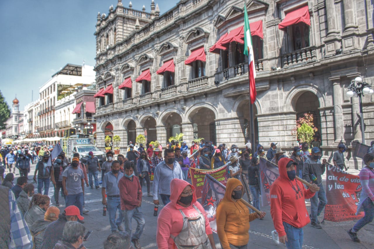 Organización 28 de Octubre marcha en Puebla; denuncian agresiones