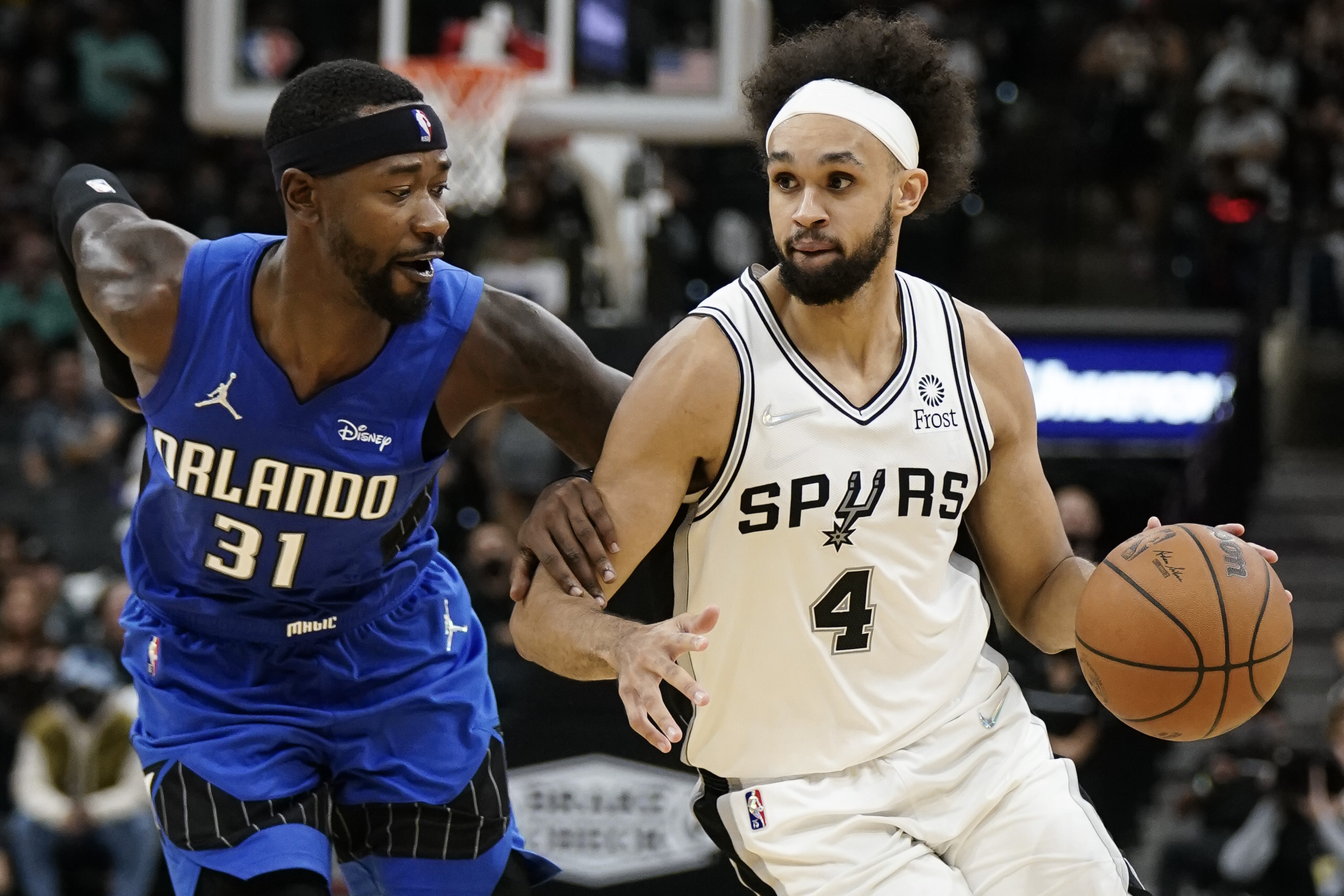 Spurs aplasta al Orlando Magic en su primer juego de la temporada