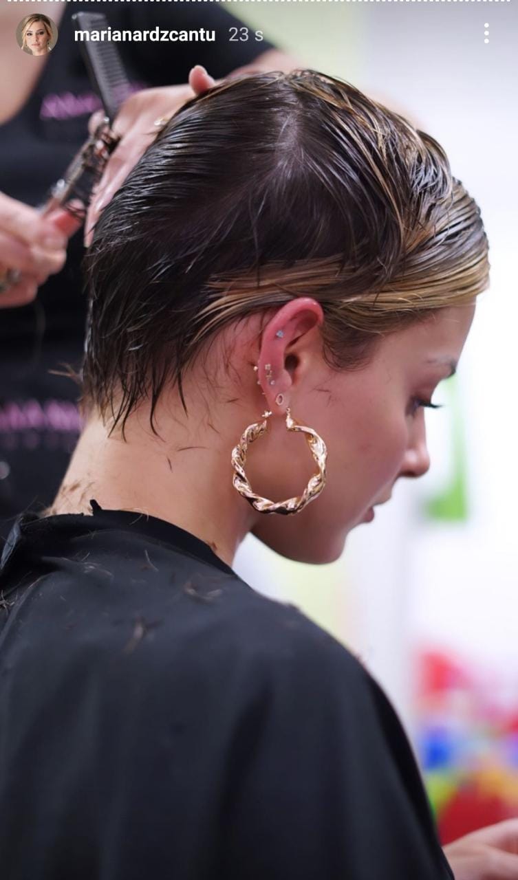 Mariana Rodríguez se corta el cabello para apoyar a niño con cáncer del DIF Capullos