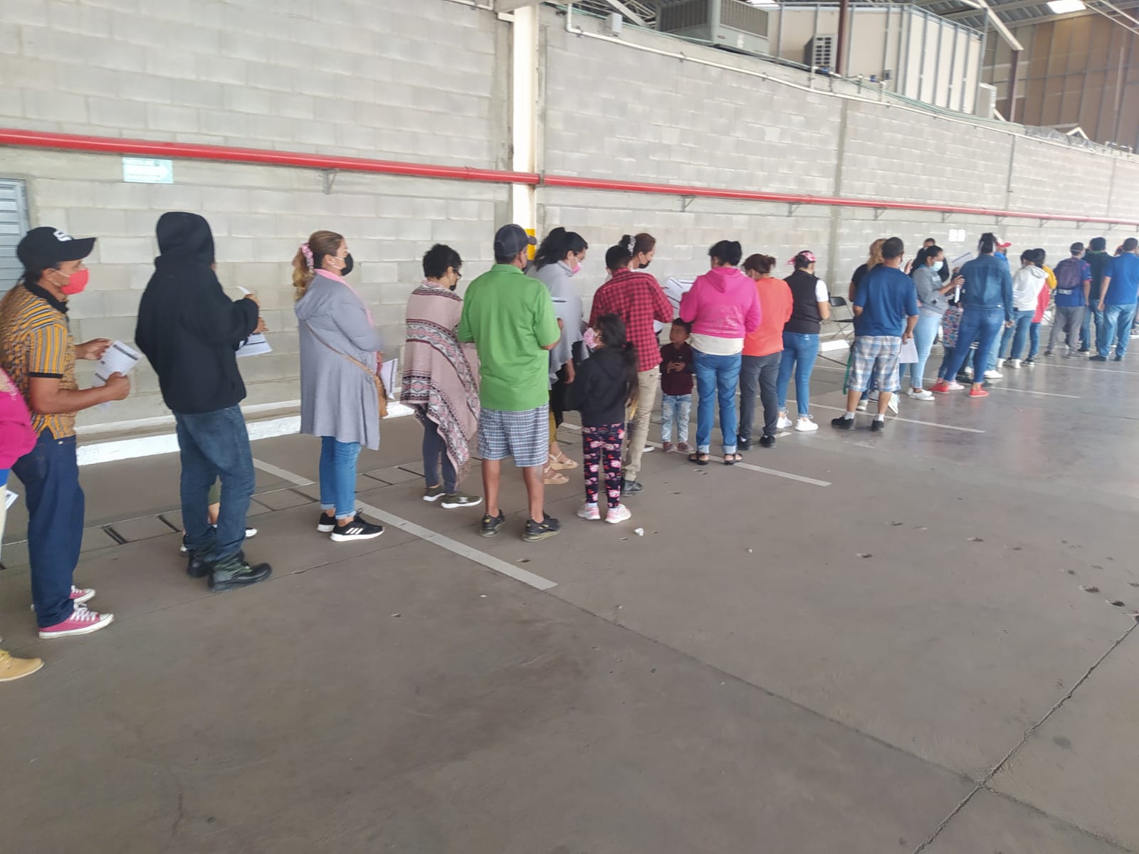 Más rezagados que jóvenes en el último día de vacunación de León