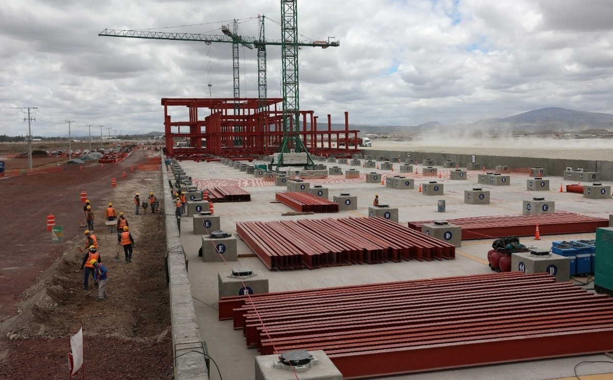 Aeropuerto Internacional Felipe Ángeles avanza en construcción de pista de aterrizaje y despegue