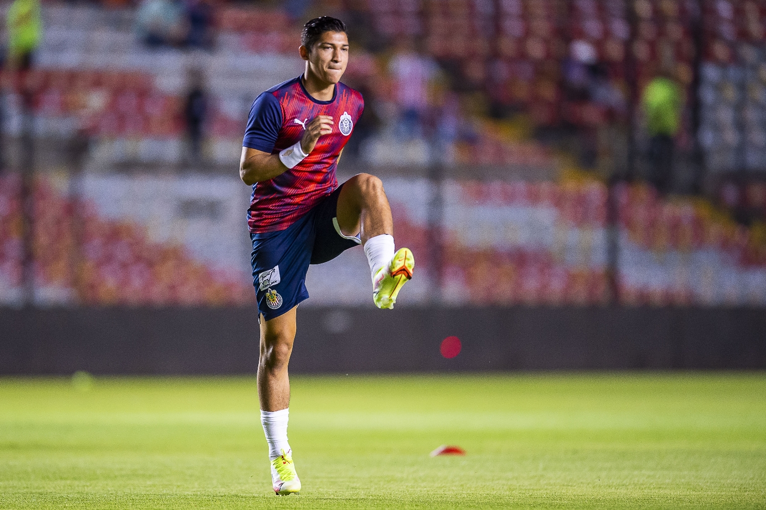 Ángel Zaldívar, novedad por Jesús Angulo en entrenamiento de Chivas