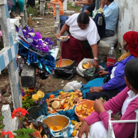 ¿Cómo se vive la tradición del Día de Muertos en otros países?