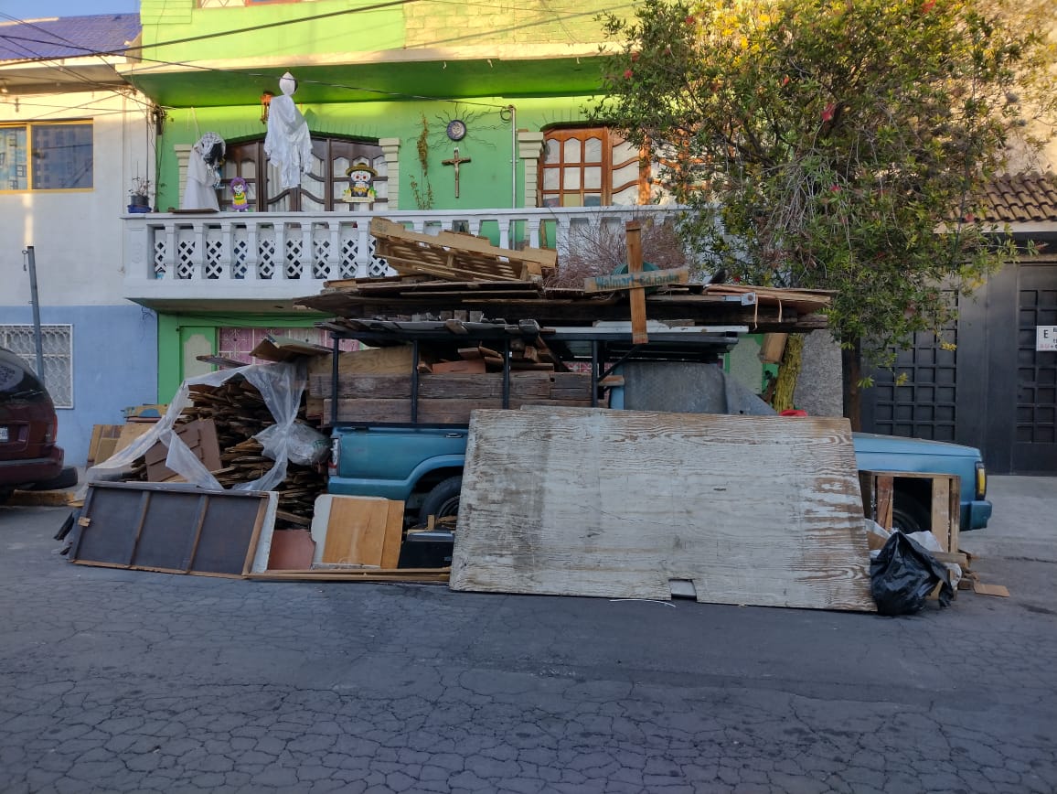 En Neza, roban carrito recolector de fierro viejo a ‘Don Kiko'; vecinos le regalan un ‘diablito’