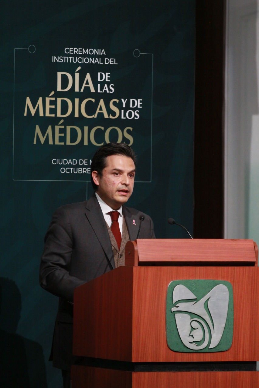 "El IMSS es una institución más grande y fuerte": Zoé Robledo agredece al personal médico por labores durante la pandemia por Covid-19