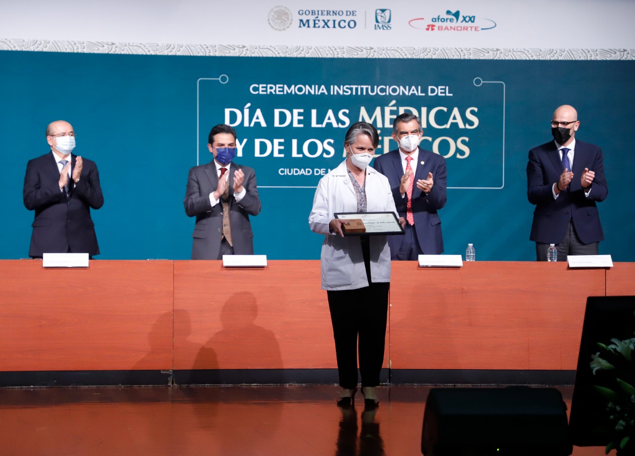 "El IMSS es una institución más grande y fuerte": Zoé Robledo agredece al personal médico por labores durante la pandemia por Covid-19