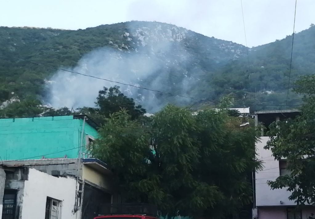 Controlan incendio de tejaban en el Cerro del Topo Chico | Telediario ...
