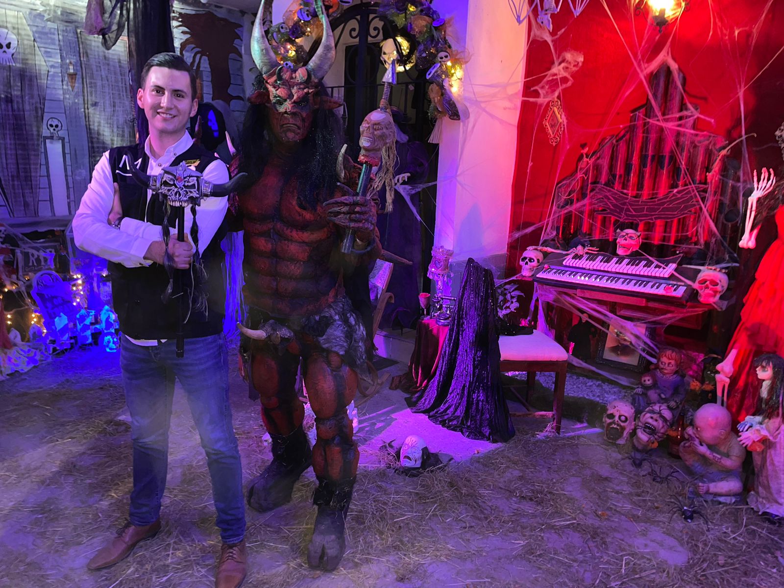 Casa espera la llegada de Halloween para atemorizar a los habitantes de Escobedo