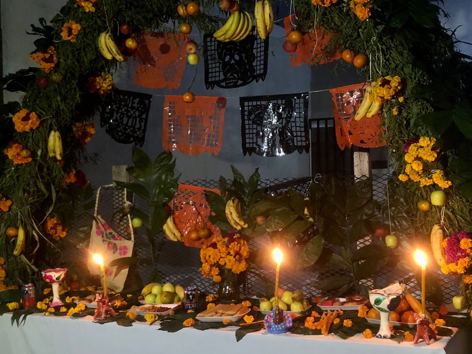 Familias huastecas realizan danza tradicional “Día de Muertos” en García