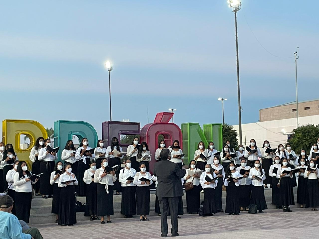 Plaza Mayor de Torreón se “vistió” con colores y aromas del Día de Muertos