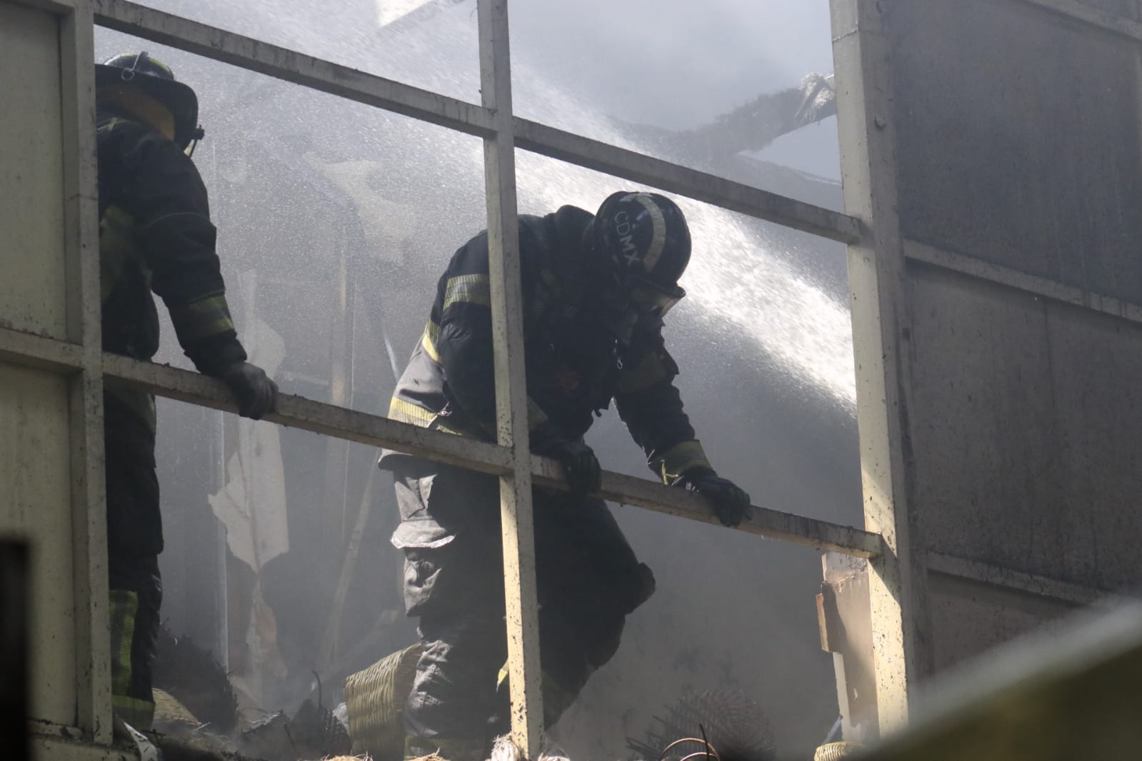 Fiscalía de CdMx investiga incendio en Mercado de Sonora