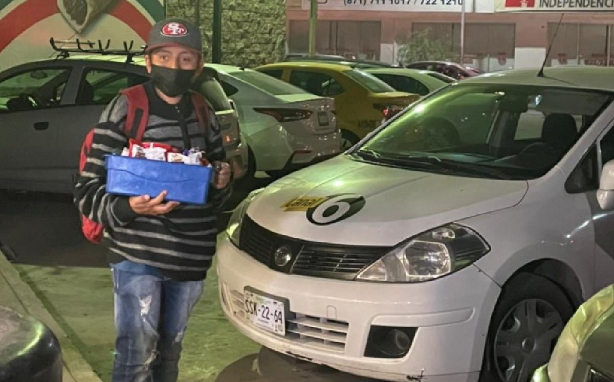 ¡Por amor a mamá! Joven poblano trabaja sin descanso en La Laguna