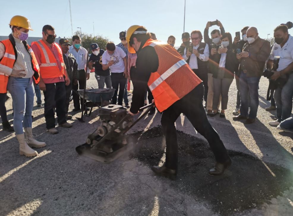 Da Samuel García banderazo a obras de la Carretera La Gloria-Colombia