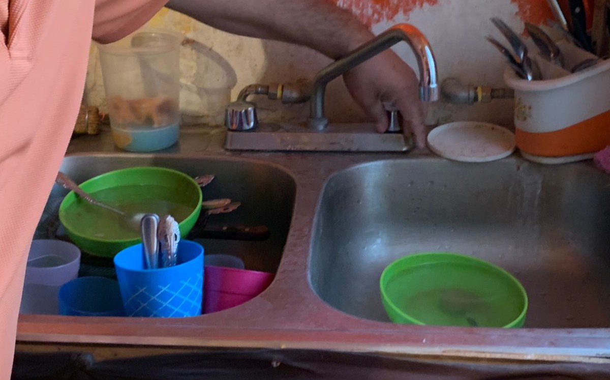 Falta de agua genera inconformidad en habitantes de la colonia González Avelar