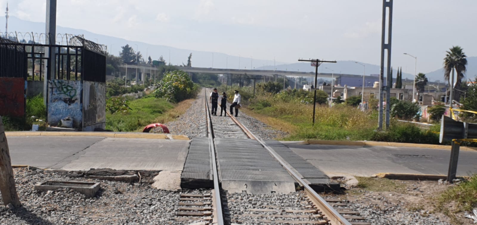 Muere una persona a bordo de un vehículo al ser impactado por el tren en Jalisco