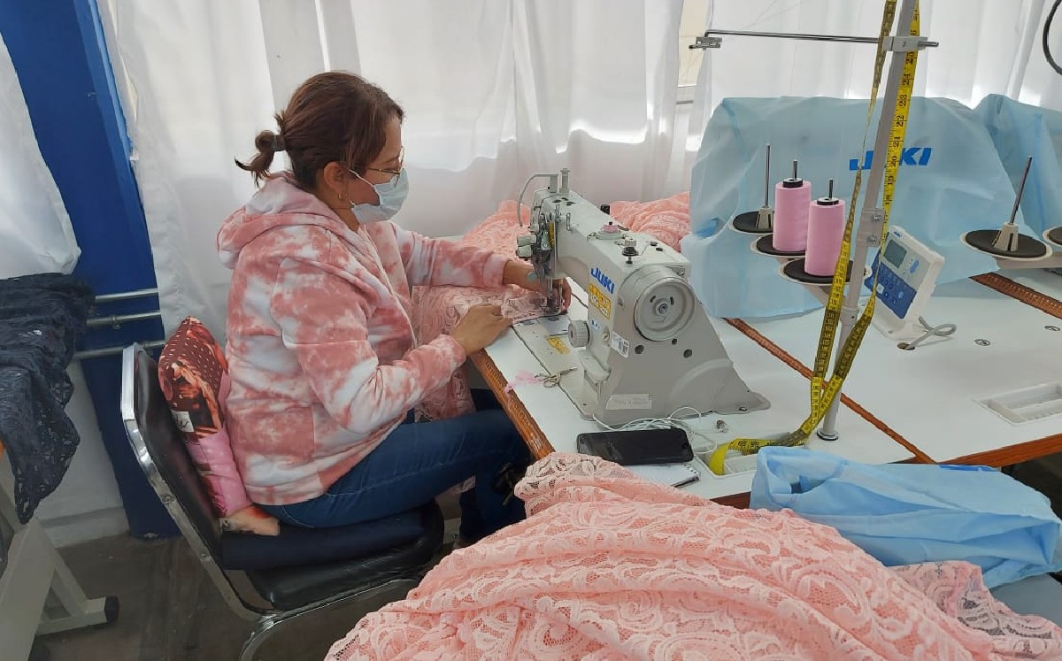 Invitan a mujeres duranguenses a taller de costura del DIF
