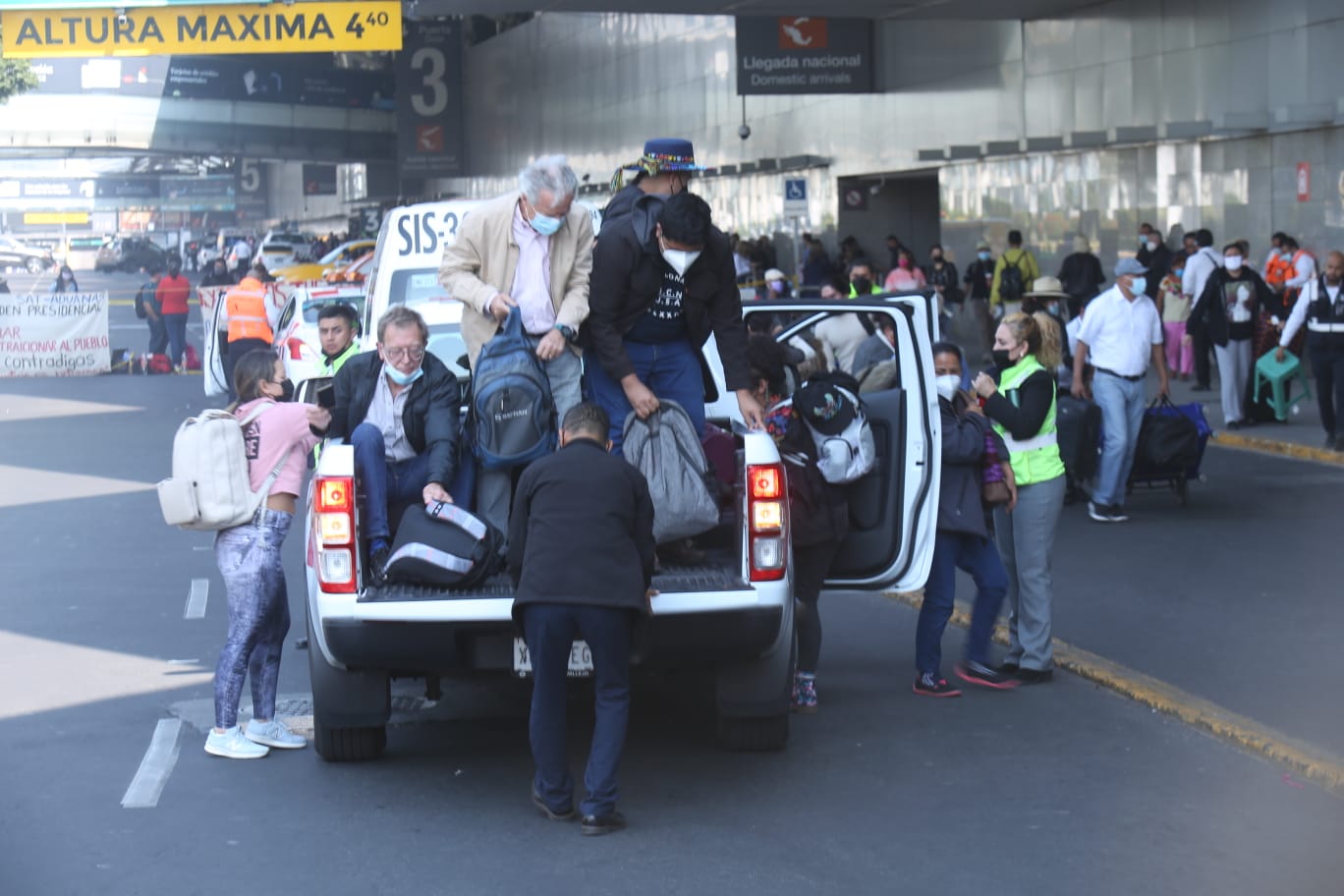 Bloqueo en la Terminal 1 del AICM cumple más de 9 horas