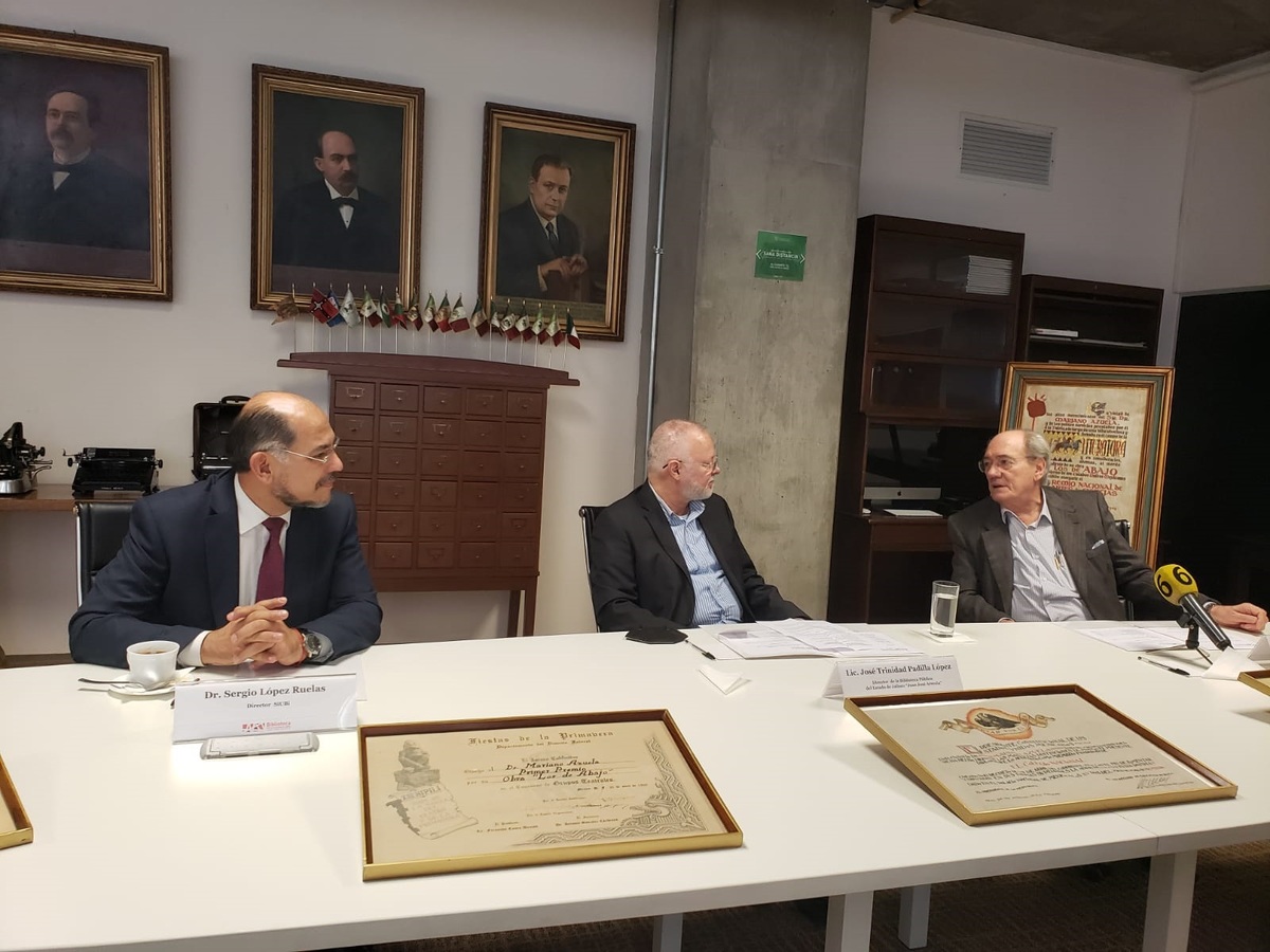 Donación de premios de Mariano Azuela para la Biblioteca Pública del Estado de Jalisco / Diana Barajas