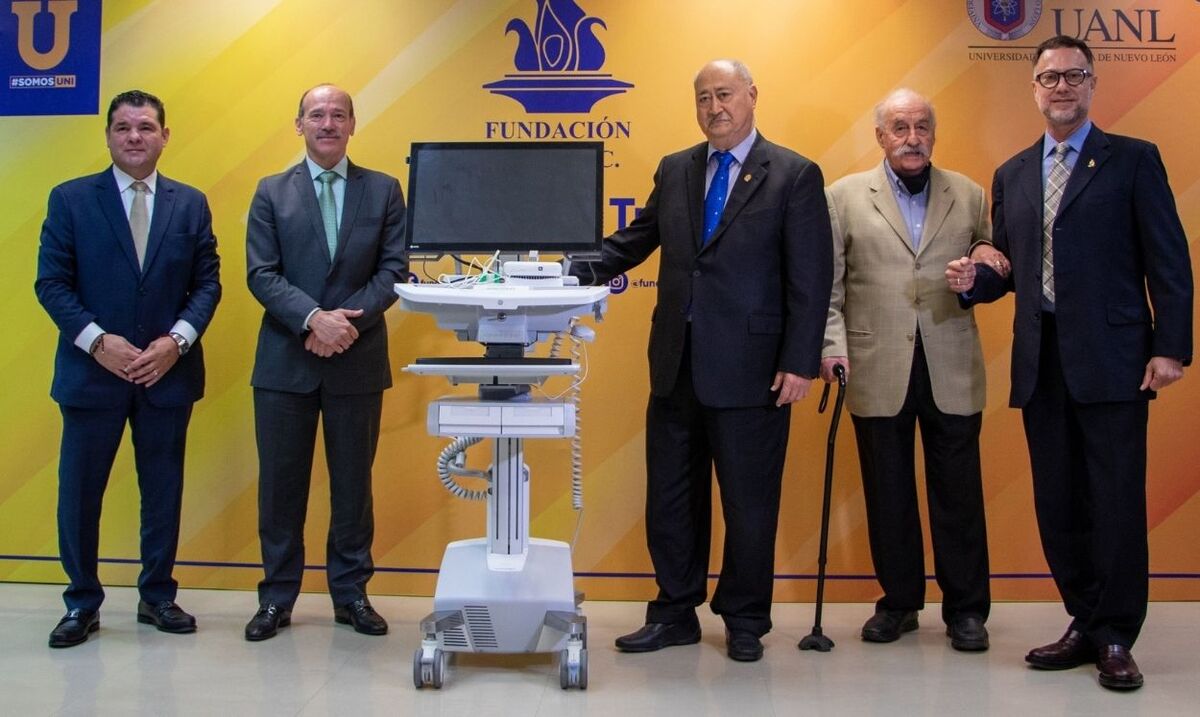 MCS Networks Solutions dona un mastógrafo para la Preparatoria Técnica Médica de la UANL. / @UanlFundacion.