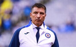 Siboldi ya piensa en un jugador para reforzar a Cruz Azul Siboldi ya piensa en un jugador para reforzar a Cruz Azul