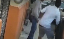 Adolescentes golpean a adulto mayor en Guadalajara.