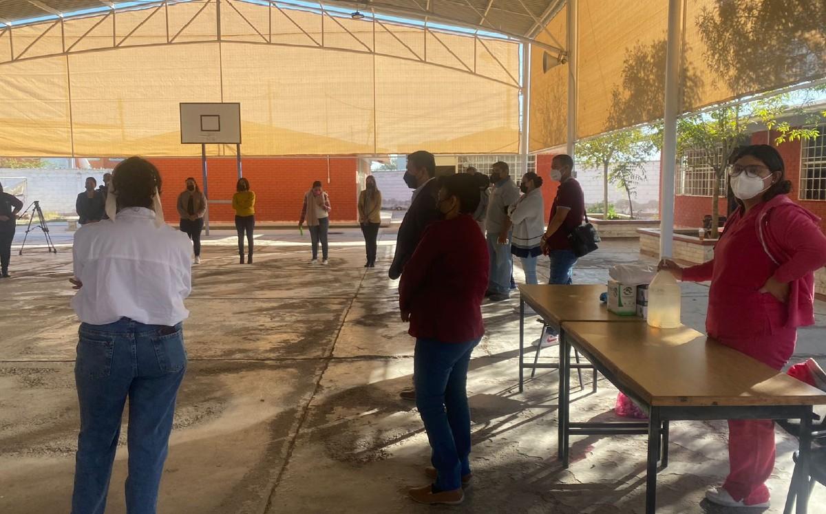 Realizan pruebas PCR a personal de escuela Jesús A. Torres