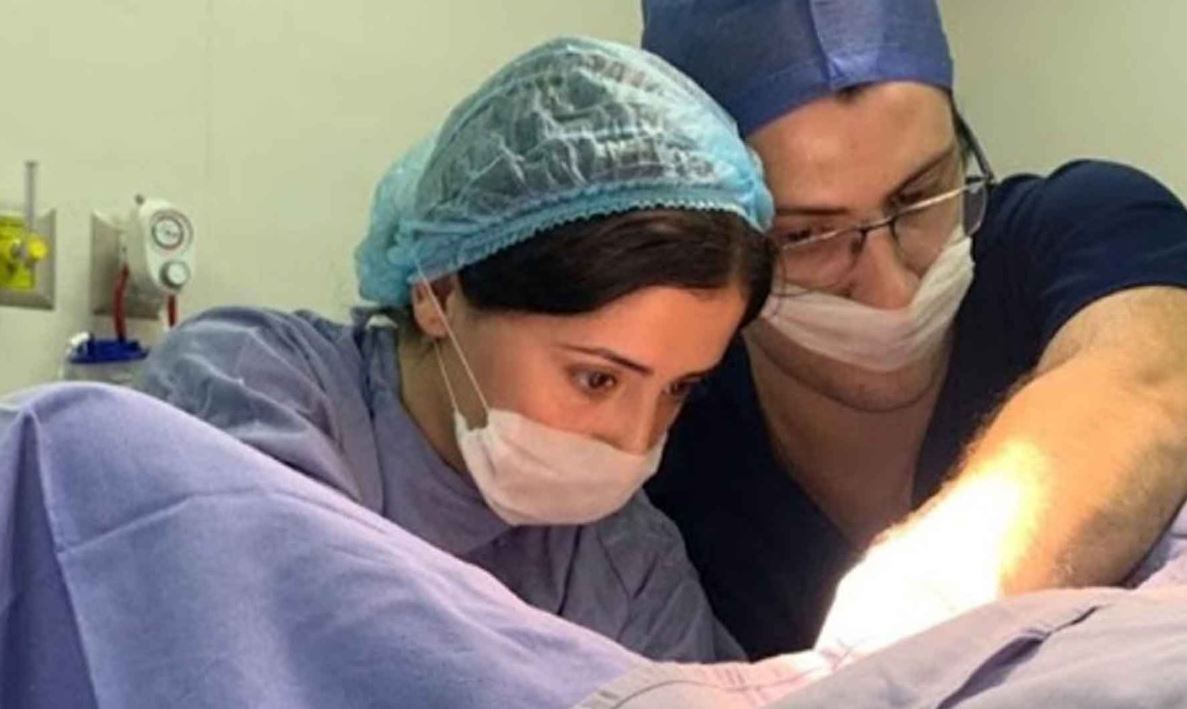 Eugenia Margarita Ramos Dávila, egresada de la Facultad de Medicina de la UANL fue galardonada junto con otros 83 estudiantes del país. | UANL