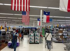 Por Black Friday, puentes fronterizos de Tamaulipas registran largas filas.