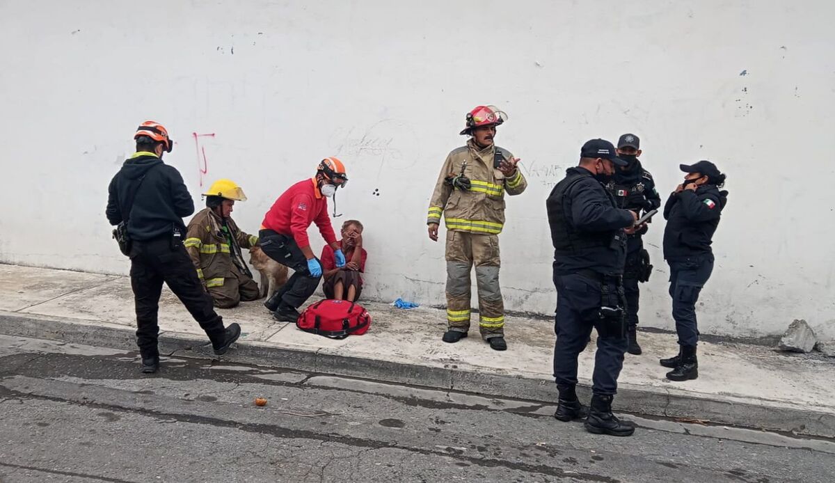 Rescatan a un hombre de un incendio en Guadalupe