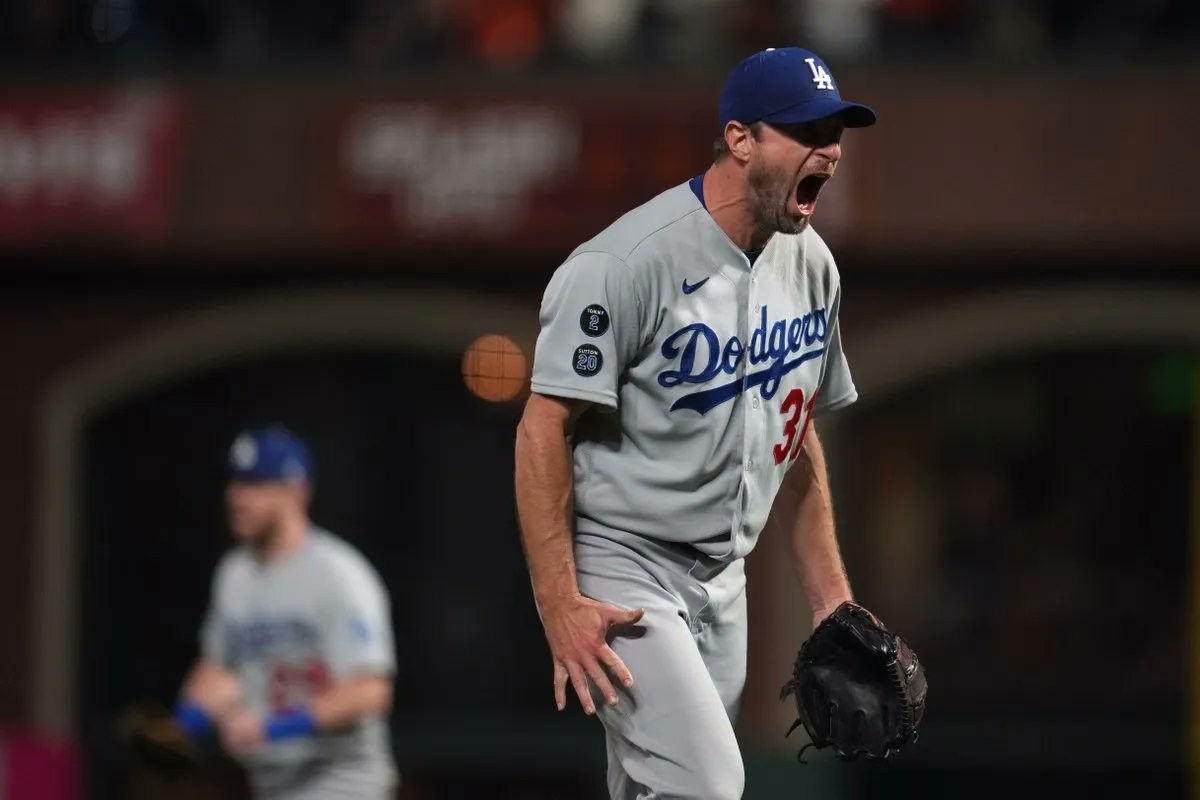 Max Scherzer durante un juego de los Dodgers / MLB