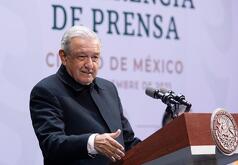 AMLO anuncia refuerzo de vacuna contra Covid-19 para adultos mayores.