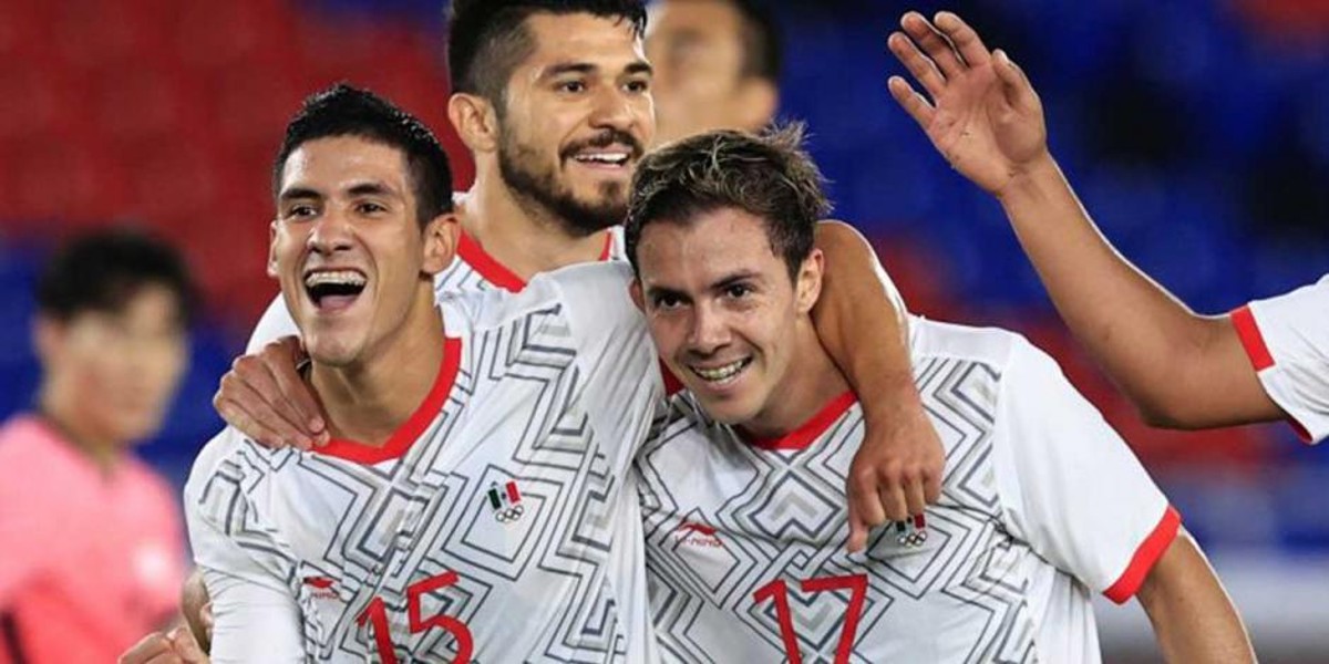 Uriel Antuna y Sebastián Córdova durante un partido de la Selección Mexicana / Mexsport