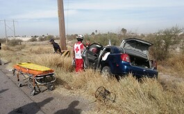 Los Bomberos procedieron a sacar al conductor, de un vehículo tipo sedán Suski Forenza.