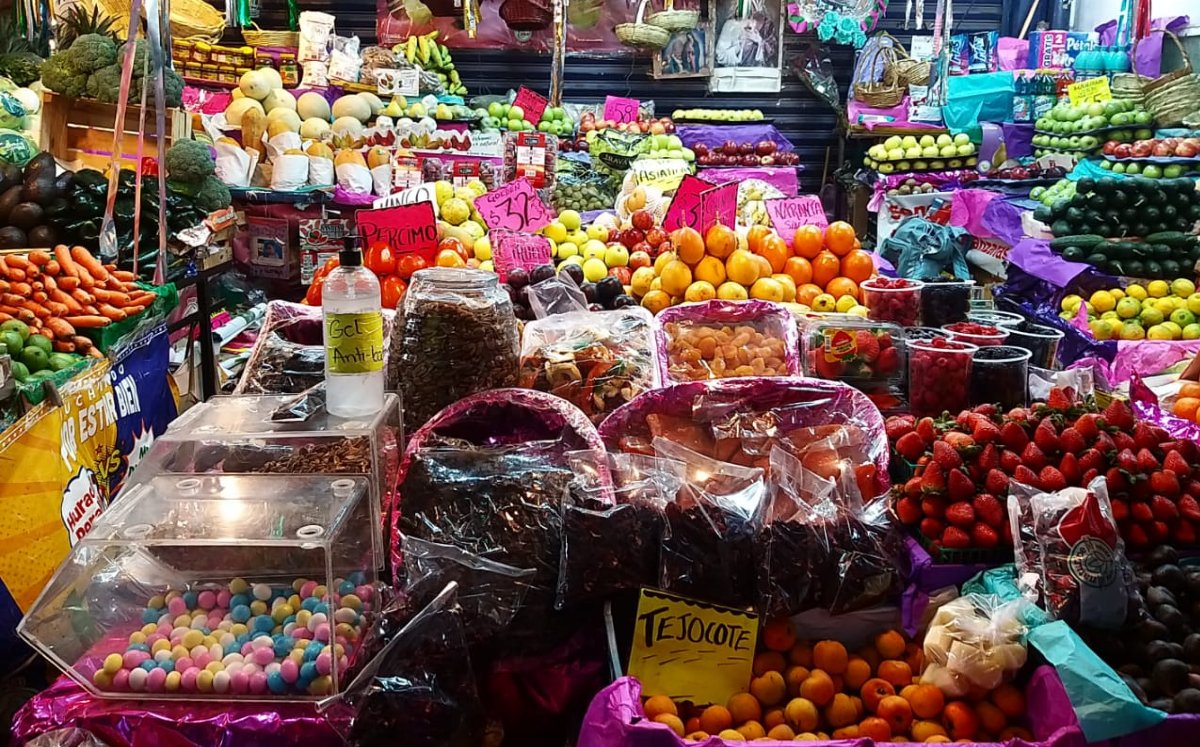 Venta de fruta en época decembrina / Josefina Ruiz