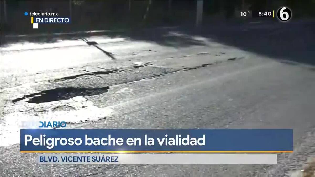 Bache en bulevar Vicente Suárez en Puebla