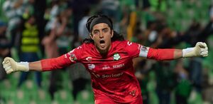 Carlos Acevedo festeja con el Club Santos / Mexsport Carlos Acevedo festeja con el Club Santos / Mexsport