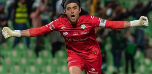 Carlos Acevedo festeja con el Club Santos / Mexsport Carlos Acevedo festeja con el Club Santos / Mexsport