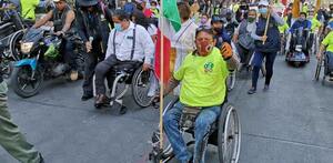 Al menos 150 personas se concentraron, esta mañana, en el Ángel de la Independencia / Jorge Becerril Al menos 150 personas se concentraron, esta mañana, en el Ángel de la Independencia / Jorge Becerril