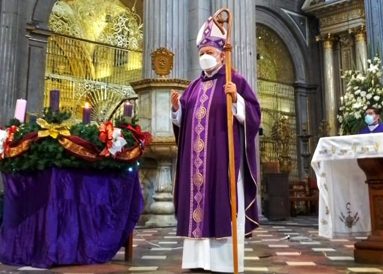 Arzobispo de Puebla, Víctor Sánchez Espinosa dedica misa a víctimas de explosión en Xochimehuacan / Jaime Zambrano