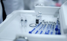 Combinación de vacunas contra covid-19 están aprobadas por FDA, asegura experto.