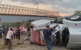 Al menos 49 migrantes muertos y 58 heridos, 3 graves