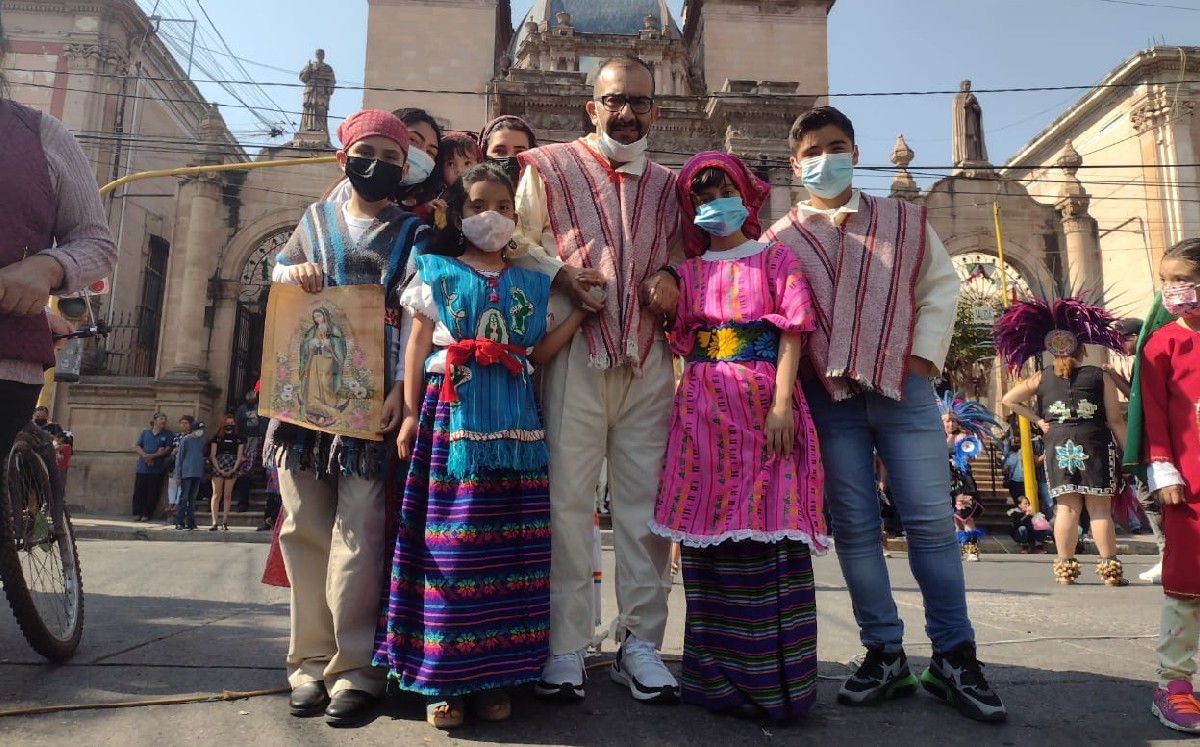 Para la familia, vestirse de inditos también es una tradición / Christian Rendón